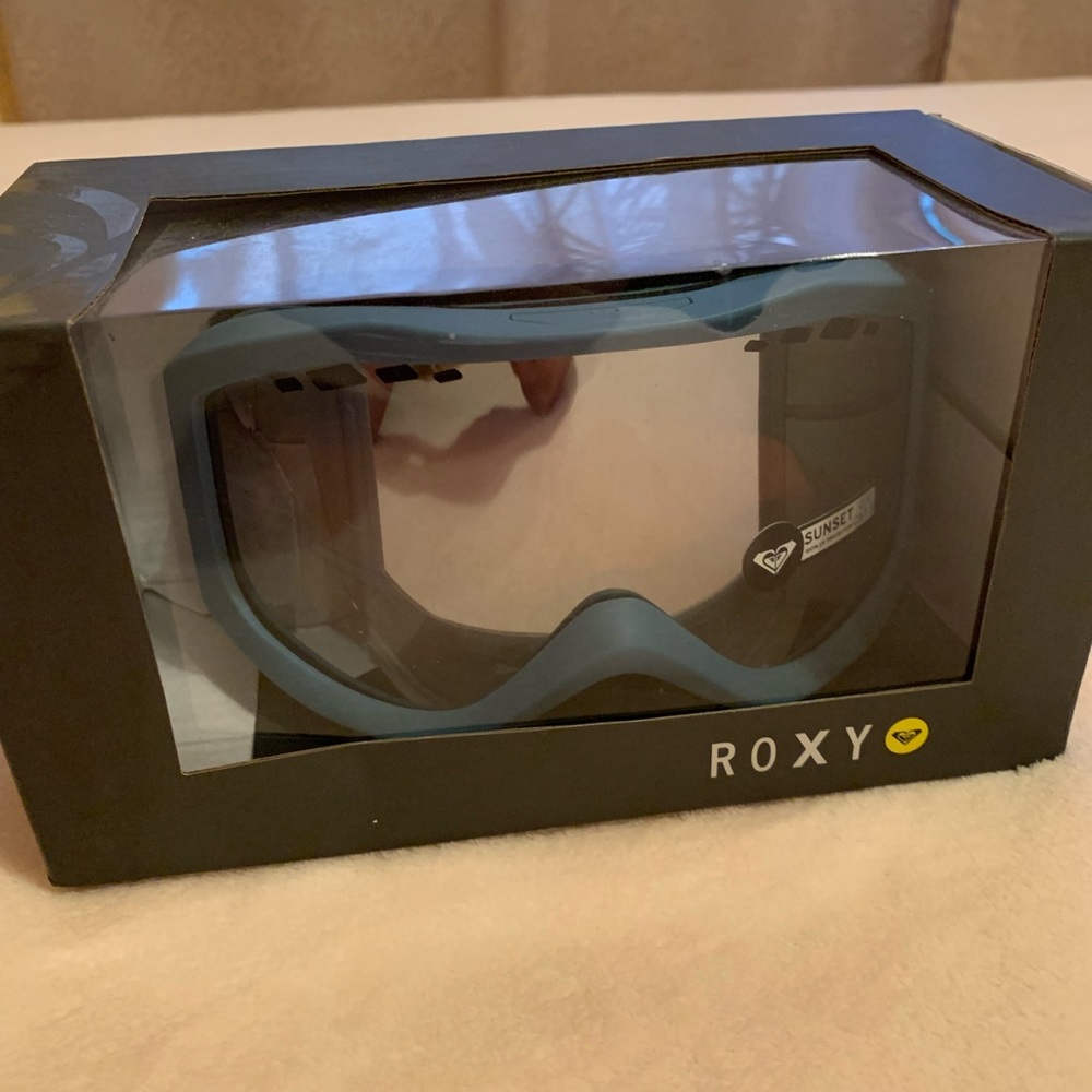 Women snow goggles